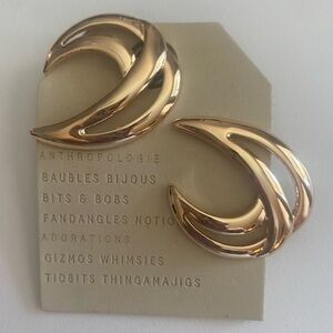 NWT Cutout C-Shaped Gold‎ Earrings Jewelry